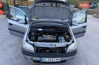Минивэн Opel Zafira 2000 в 
