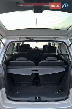 Минивэн Opel Zafira 2010 в 