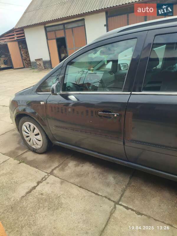 Минивэн Opel Zafira 2005 в Глыбокой