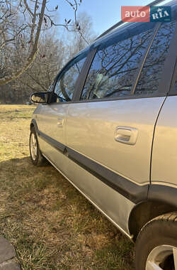 Минивэн Opel Zafira 2003 в 