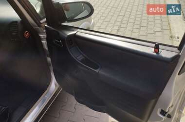 Минивэн Opel Zafira 2004 в 
