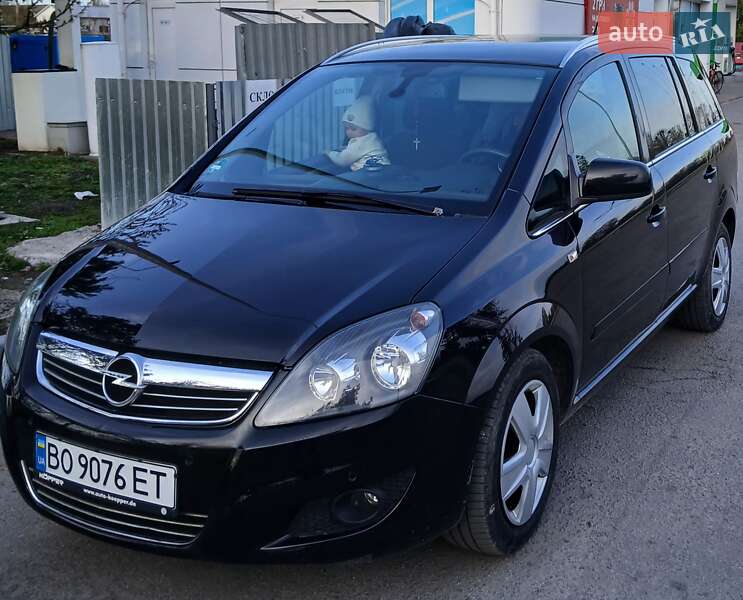 Минивэн Opel Zafira 2011 в 