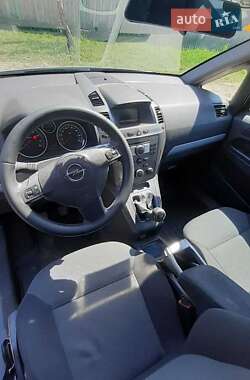 Минивэн Opel Zafira 2005 в 