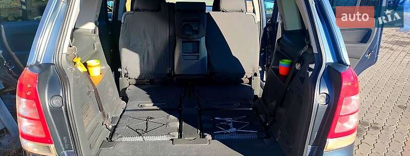 Минивэн Opel Zafira 2010 в Калуше