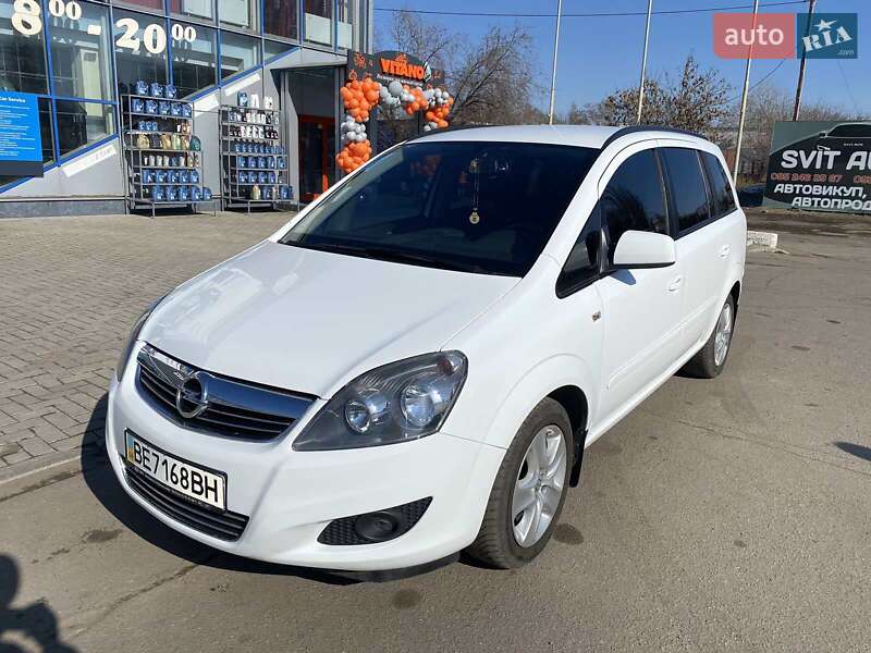 Минивэн Opel Zafira 2013 в 