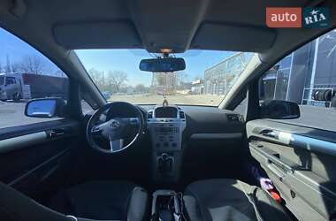 Минивэн Opel Zafira 2013 в 