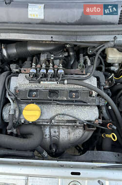 Минивэн Opel Zafira 2003 в 