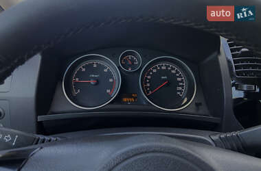 Минивэн Opel Zafira 2011 в 