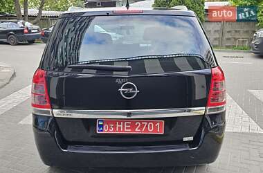Минивэн Opel Zafira 2010 в 