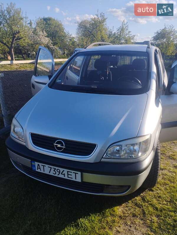 Минивэн Opel Zafira 2002 в 