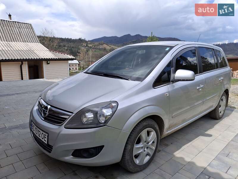 Минивэн Opel Zafira 2011 в 