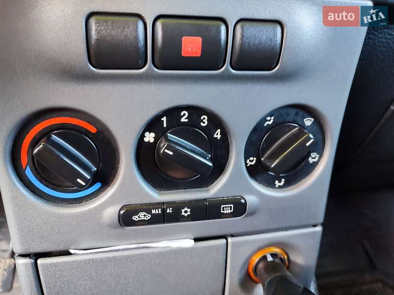 Мінівен Opel Zafira 2003 в Рівному