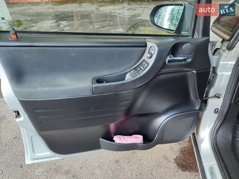 Мінівен Opel Zafira 2003 в Рівному