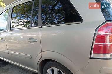 Минивэн Opel Zafira 2005 в Радехове