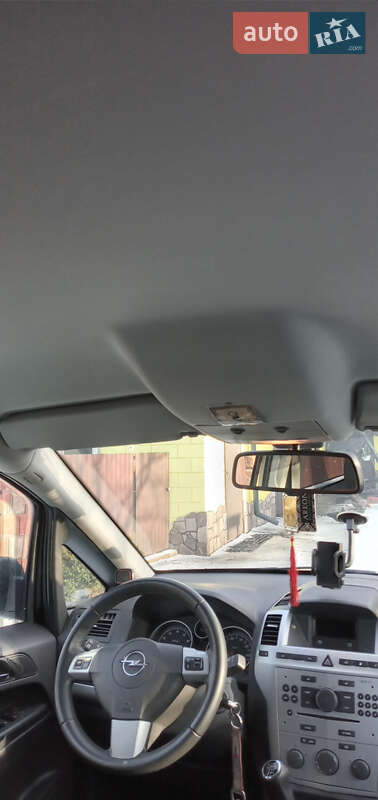 Минивэн Opel Zafira 2012 в Кременце