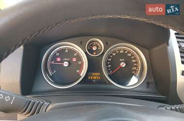 Минивэн Opel Zafira 2011 в 