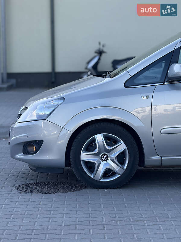 Мінівен Opel Zafira 2010 в Луцьку
