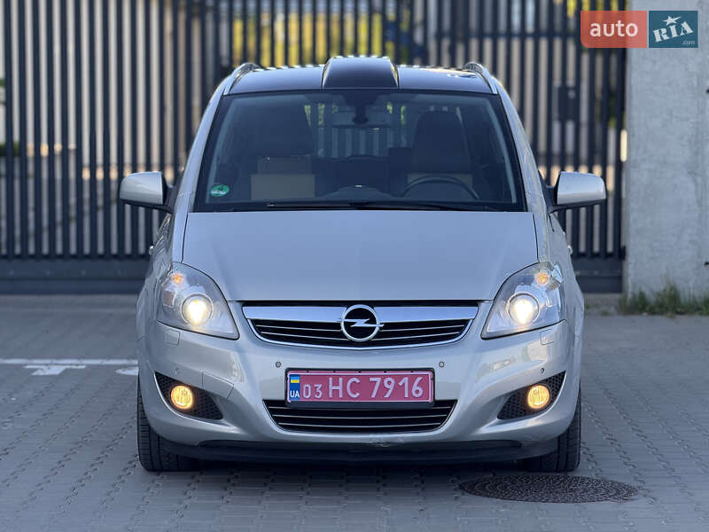 Мінівен Opel Zafira 2010 в Луцьку