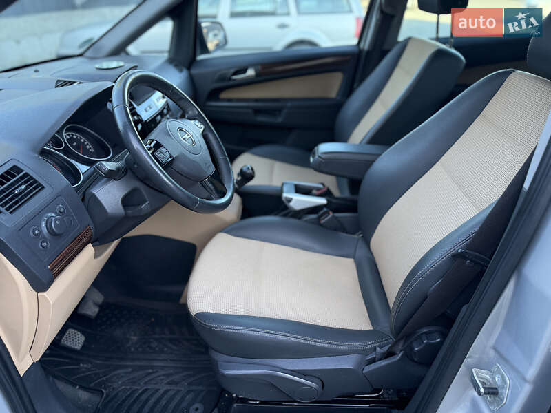 Мінівен Opel Zafira 2010 в Луцьку