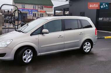Минивэн Opel Zafira 2010 в 