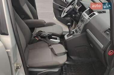 Минивэн Opel Zafira 2010 в 