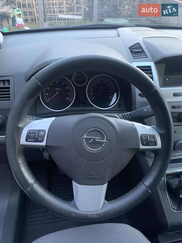 Минивэн Opel Zafira 2011 в Виннице