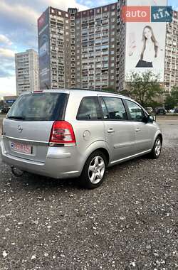 Минивэн Opel Zafira 2012 в 