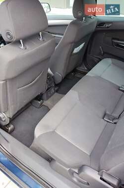 Минивэн Opel Zafira 2011 в 