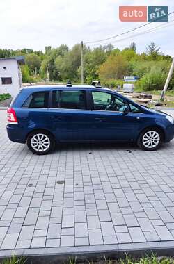 Минивэн Opel Zafira 2011 в 