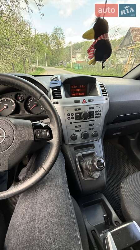 Мінівен Opel Zafira 2011 в Воловцю