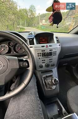 Минивэн Opel Zafira 2011 в 