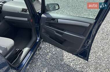 Минивэн Opel Zafira 2011 в 