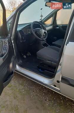 Минивэн Opel Zafira 2004 в 