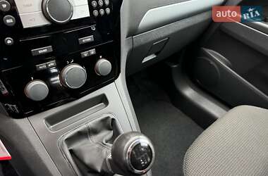 Мінівен Opel Zafira 2013 в 