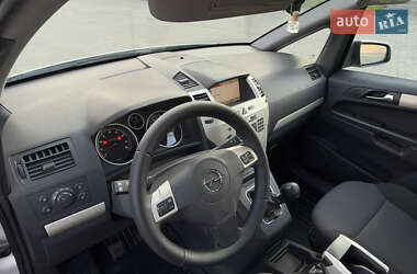 Минивэн Opel Zafira 2008 в 