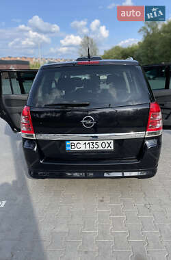 Минивэн Opel Zafira 2010 в 