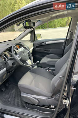 Минивэн Opel Zafira 2010 в 