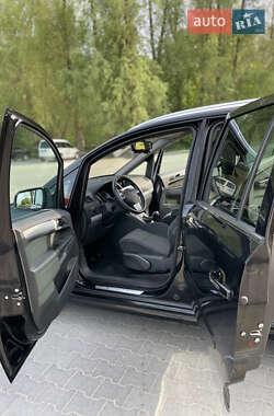 Минивэн Opel Zafira 2010 в 