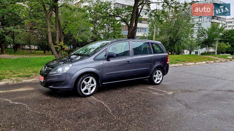 Минивэн Opel Zafira 2010 в Запорожье