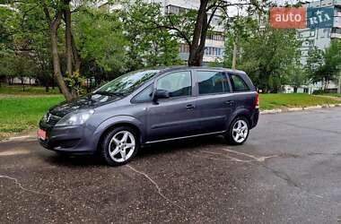 Минивэн Opel Zafira 2010 в 