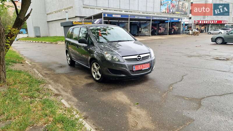 Минивэн Opel Zafira 2010 в Запорожье