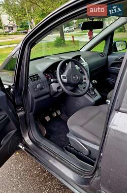Минивэн Opel Zafira 2010 в 