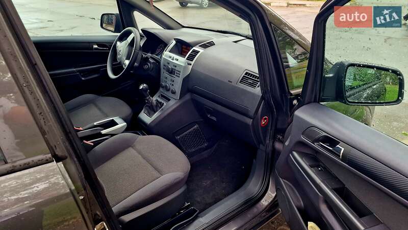 Минивэн Opel Zafira 2010 в Запорожье