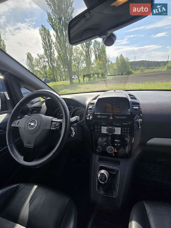 Минивэн Opel Zafira 2011 в Ирпене