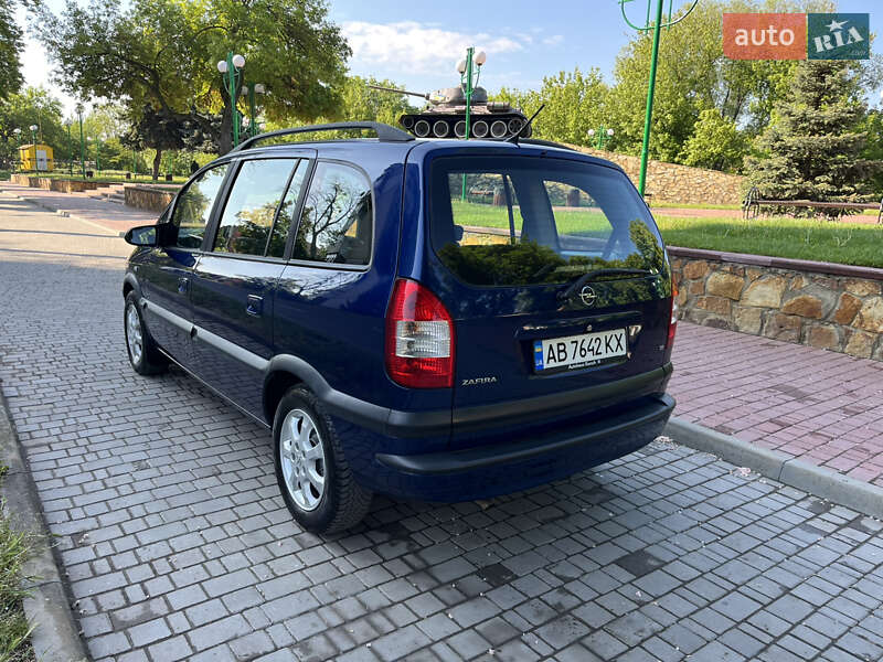 Минивэн Opel Zafira 2004 в Могилев-Подольске