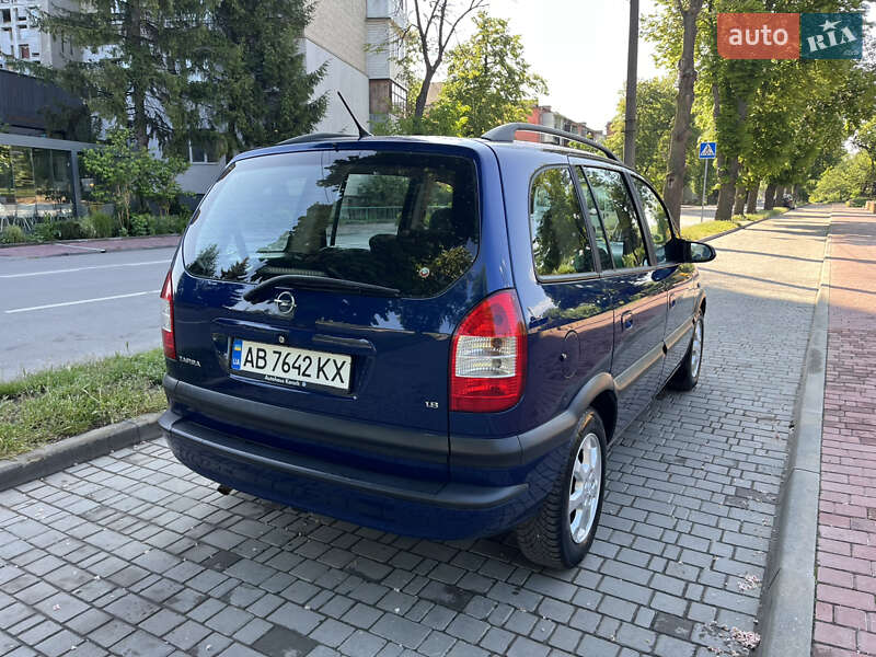 Минивэн Opel Zafira 2004 в Могилев-Подольске