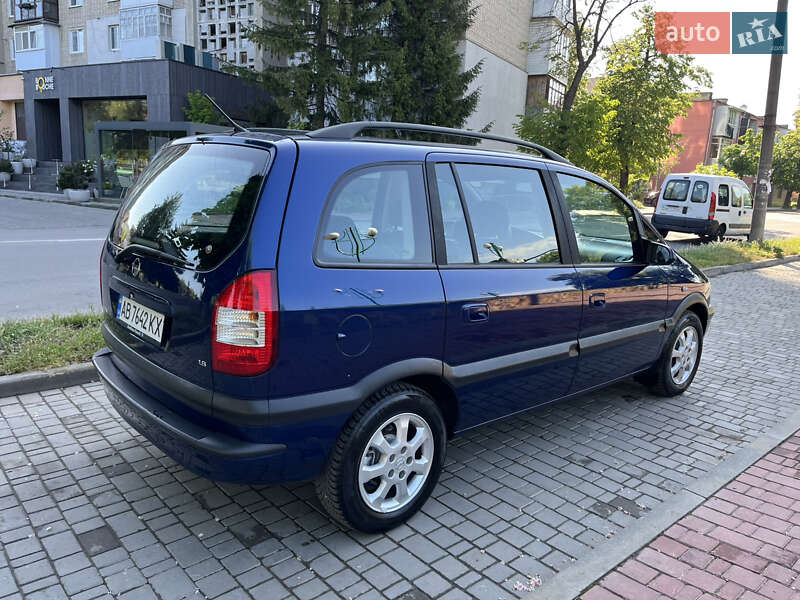 Минивэн Opel Zafira 2004 в Могилев-Подольске
