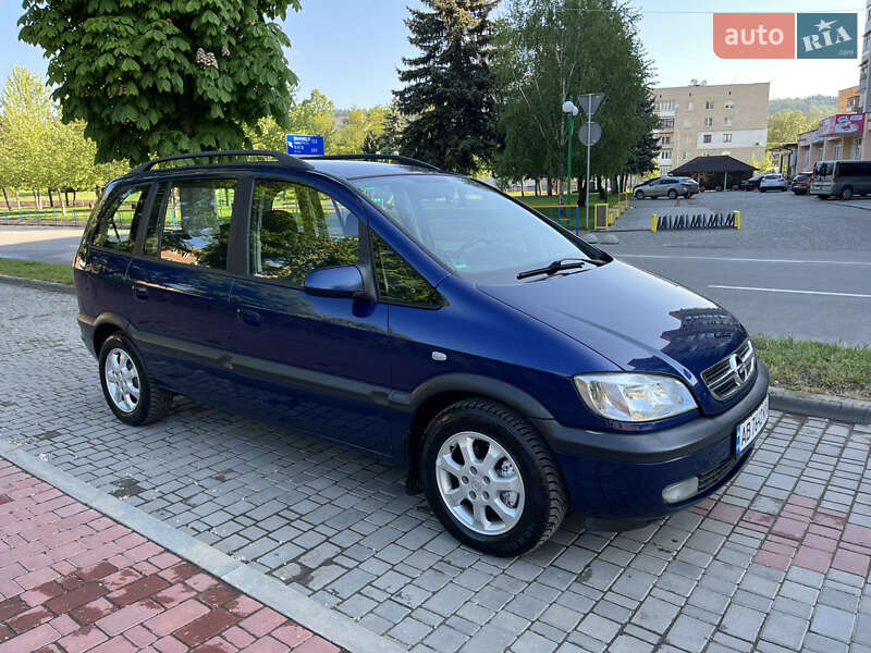 Минивэн Opel Zafira 2004 в Могилев-Подольске