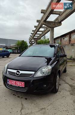 Минивэн Opel Zafira 2010 в 