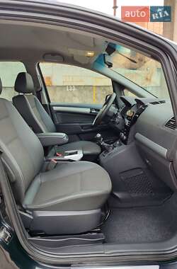 Минивэн Opel Zafira 2010 в 